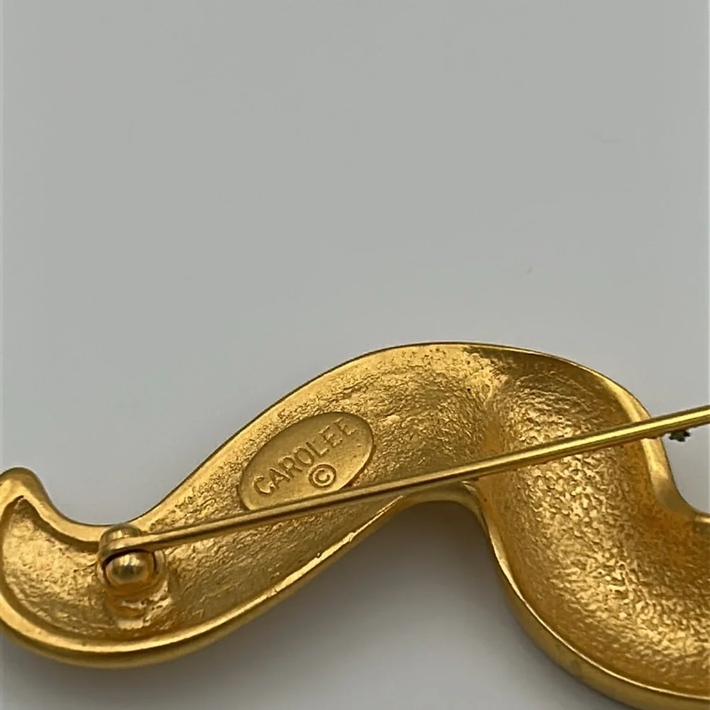 Vintage Carolee Modernist Matte Gold Tone 1980s Power Dressing Ribbon Brooch